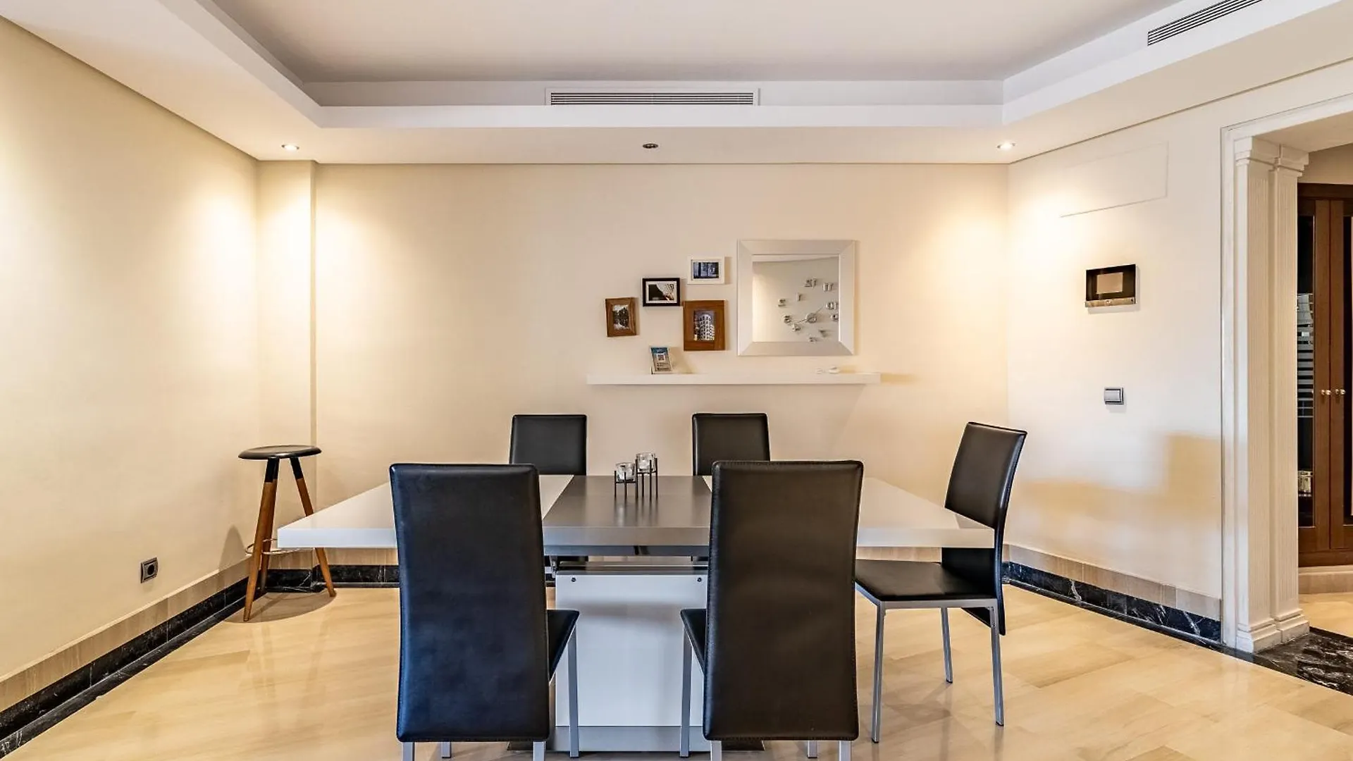 Estepona East Apartment Maewest 0*,  Spain